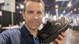 Best Shoe For Trade Shows And Conferences OOFOS OOMG EEZEE LOW SHOE [upl. by Guglielmo127]